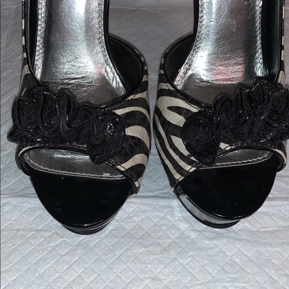 Zebra Pumps - Picture 2 of 7